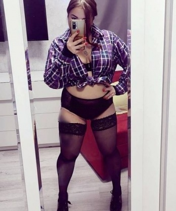 У меня нежные руки и страстные губы, которыми я с удовольствием доставлю тебе настоящее наслаждение. Ты можешь расслабиться в моей компании и погрузиться в мир безграничных удовольствий. У меня есть несколько возможностей, чтоб сделать нашу встречу незабываемой… Массаж, стриптиз, ролевые игры и многое другое. Я могу быть нежной и ласковой или страстной и развратной – как захочешь. Мои услуги стоят каждого копейки - ты сам это увидишь, когда окунешься в нашу сочную фантазию. Доверься мне и я реализую твои самые сокровенные желания. Посмотри мои фото, они безумно возбуждающие. Ты не пожалеешь о выборе Москвы, и я уверена, что наши встречи станут настоящим огнем страсти 🔥. Не упусти возможность провести незабываемое время со мной! Александра